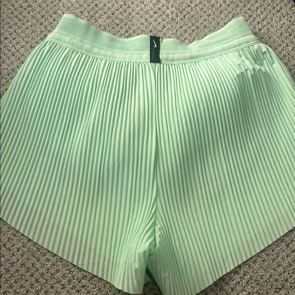 Nike Green aeroswift shorts - Picture 2 of 2